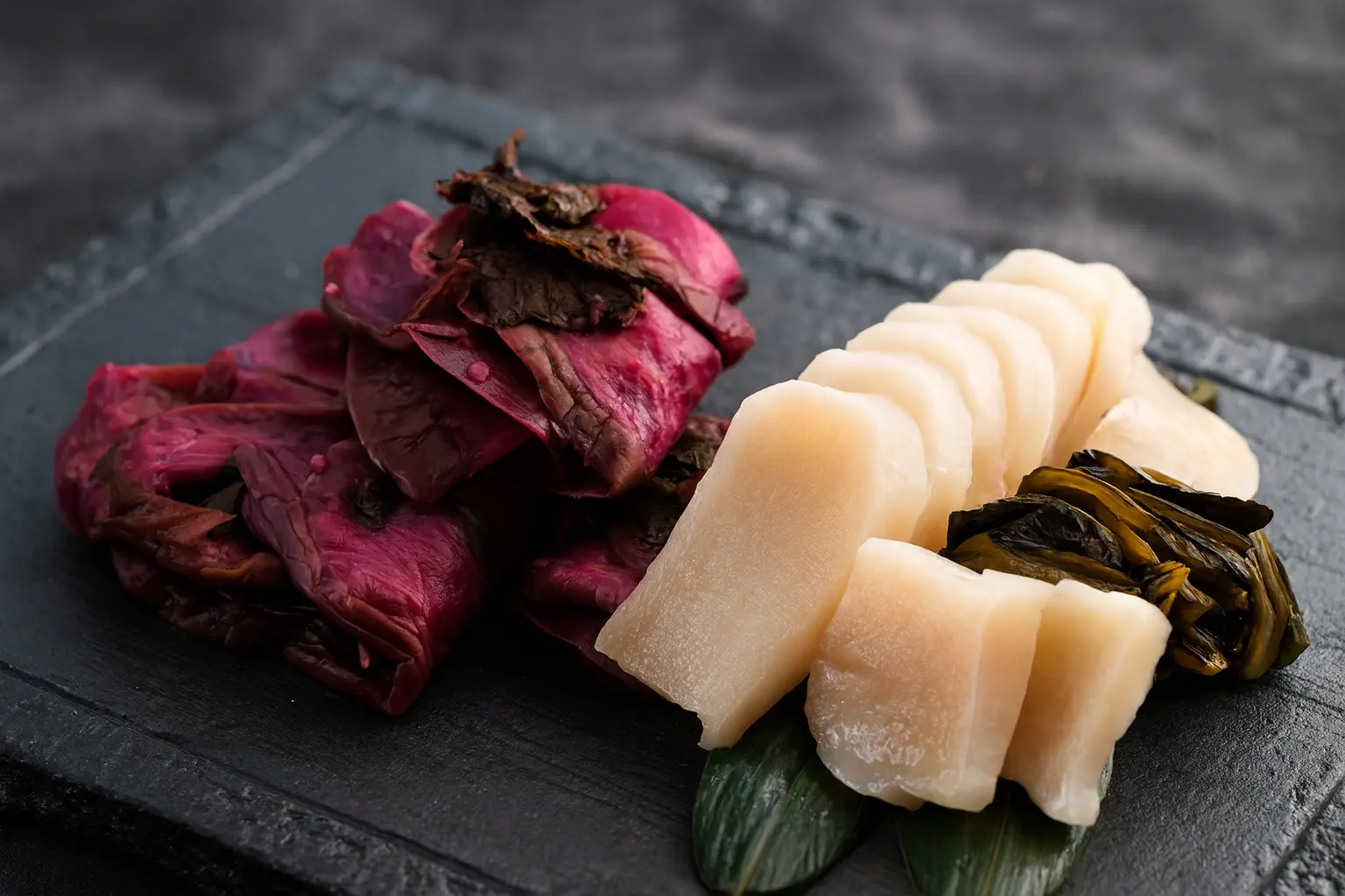 色鮮やかな発酵野菜を印象的に構成した TSUKEMONO のイメージ